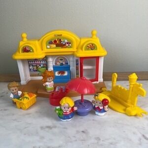 Fisher-Price Little People Corner Market 2012 Playset with Accessories